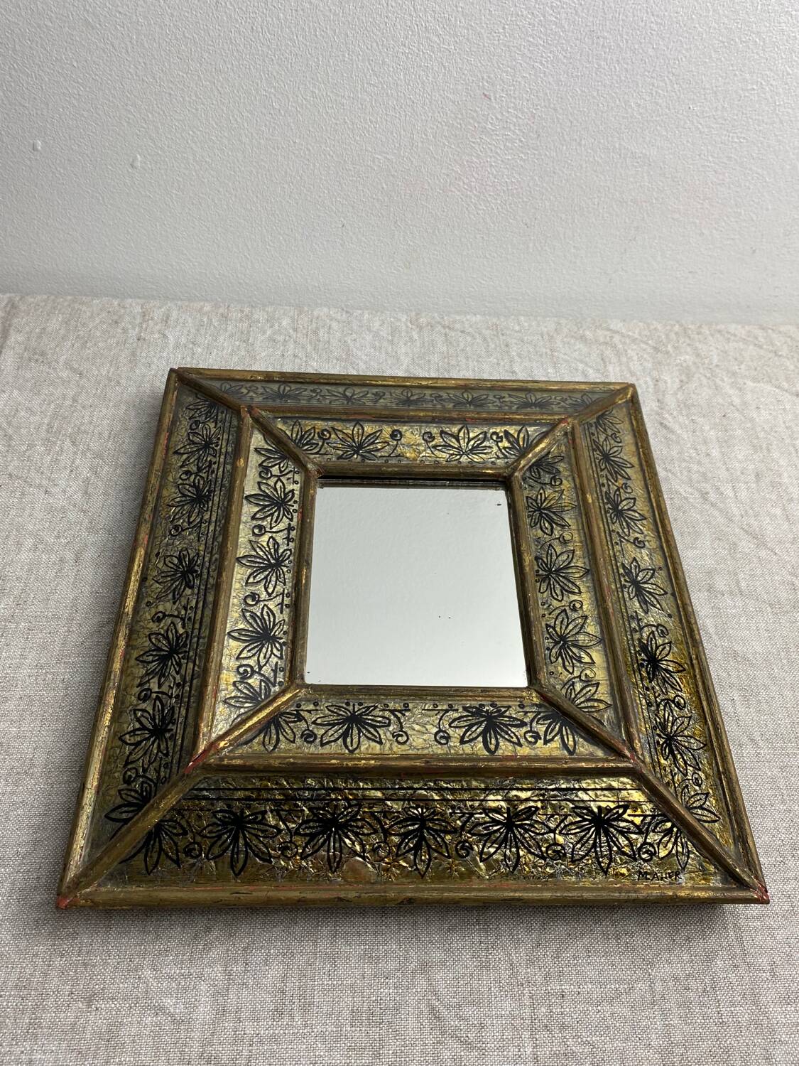 Eglomisé mirror with wooden parecloses