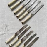 Série de 11 couteaux de table dentelés vintage