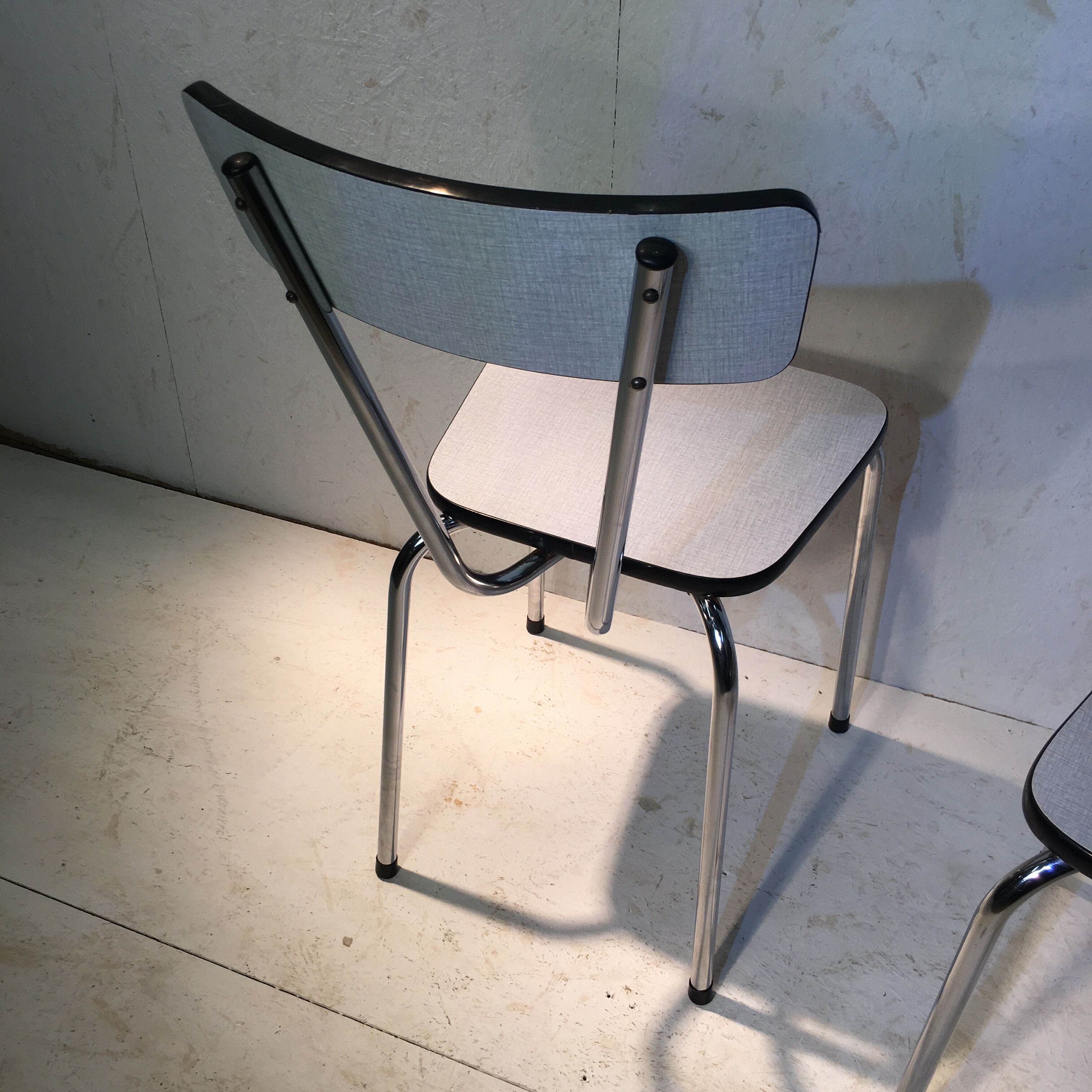 Duo de chaises en formica