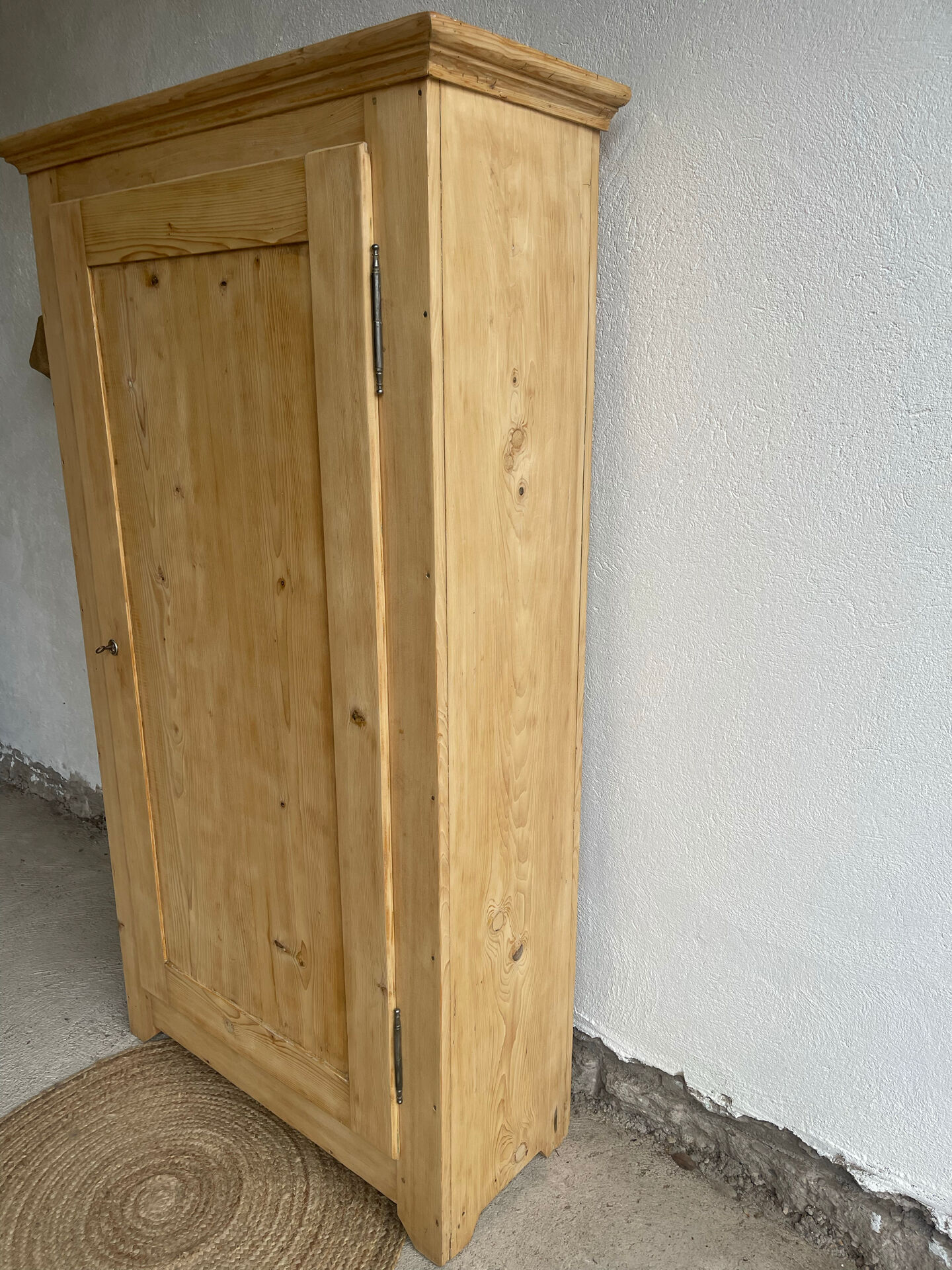 Hat cabinet