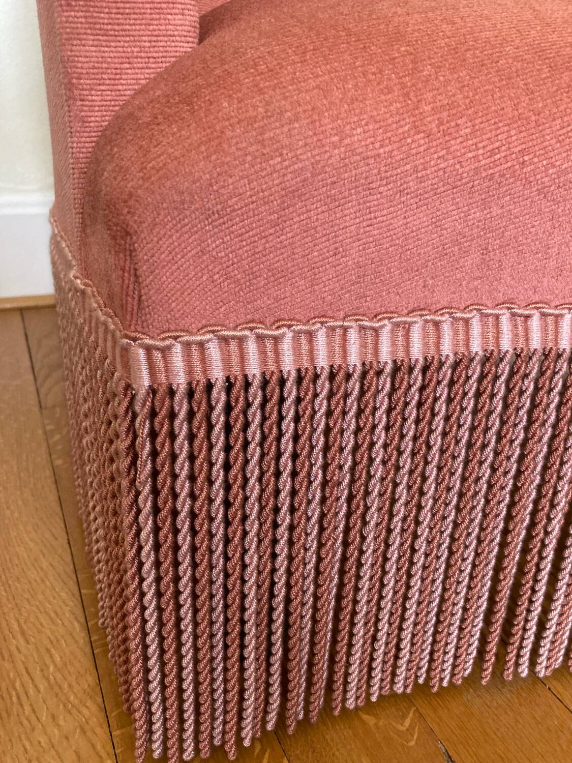 Pink velvet toad armchair