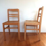 2 chaises en bois type reconstruction