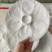 Set of 6 oyster plates in porcelain by Pillivuyt.