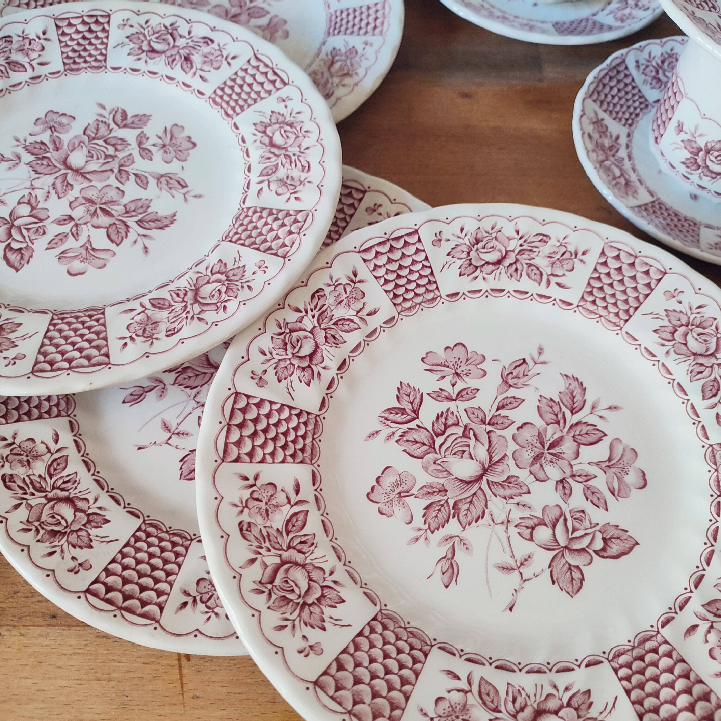 Churchill 24-piece earthenware dessert service, the Georgian collection