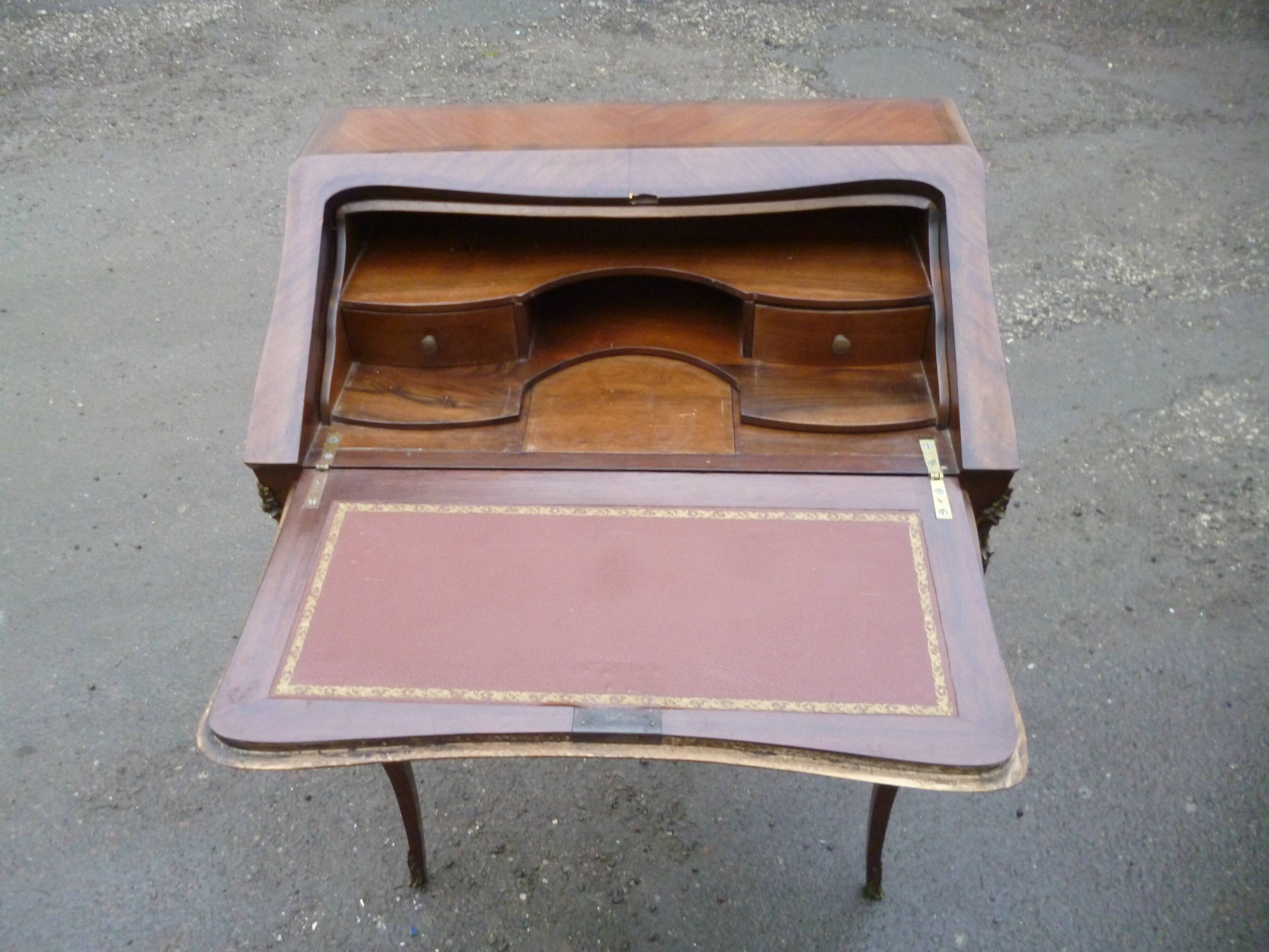 Bureau de dame en marqueterie de style Louis XV