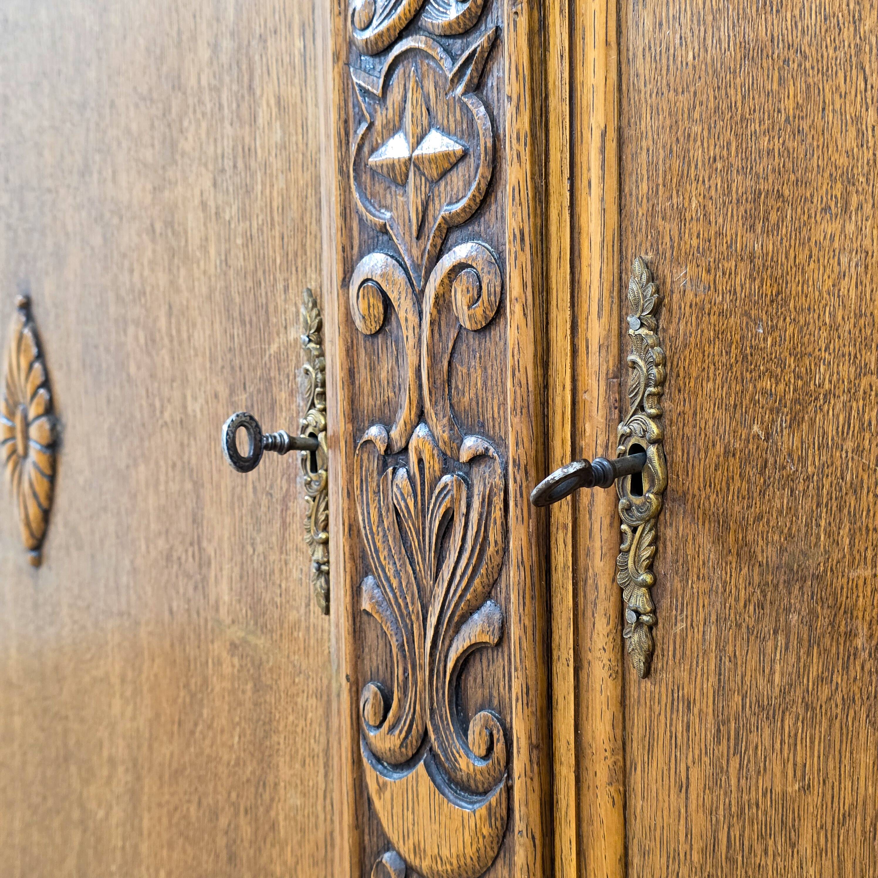 Elegant carved oak sideboard in Renaissance style from the 1930s