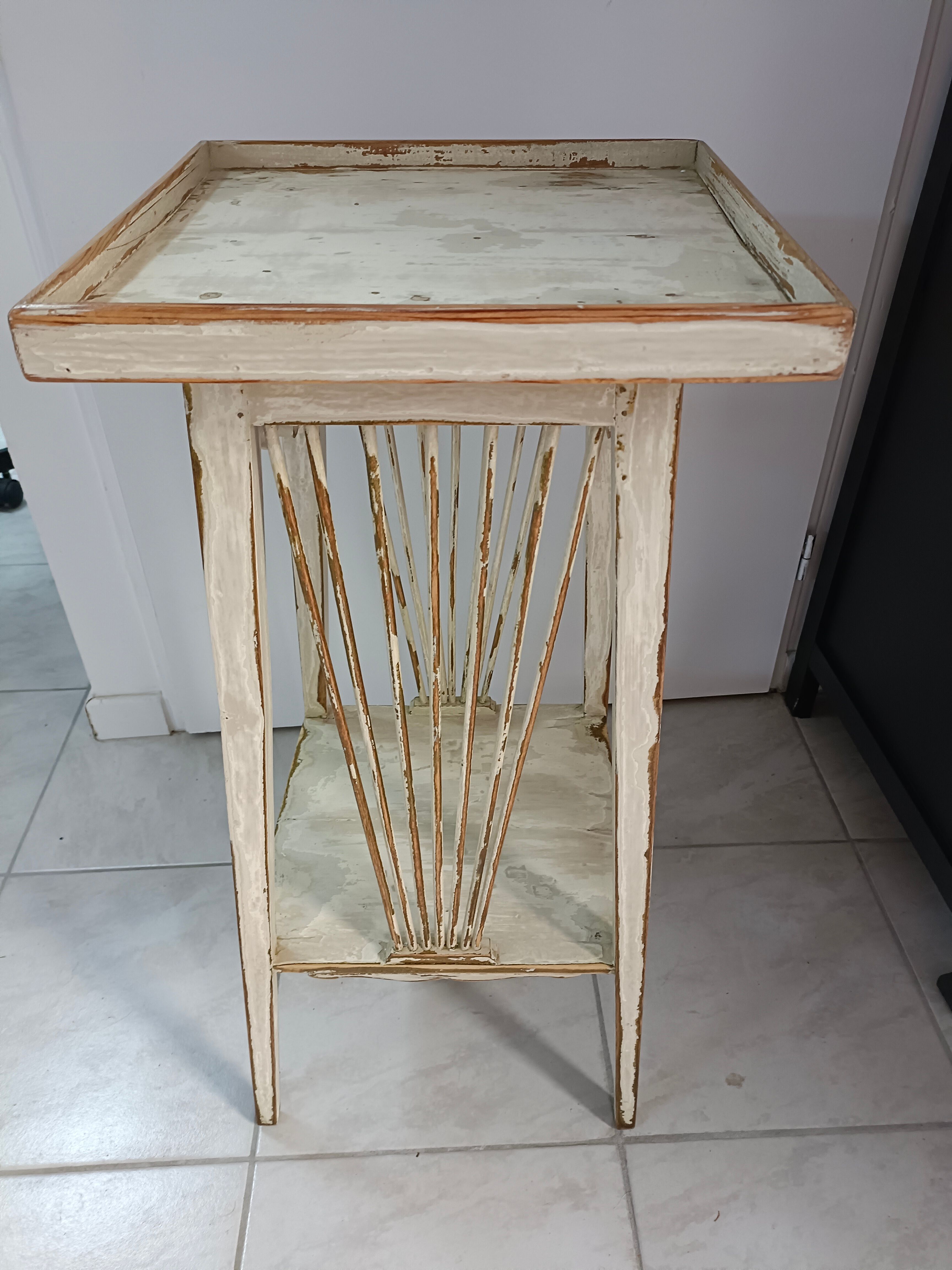 Side table door door vintage plant 50s in good condition