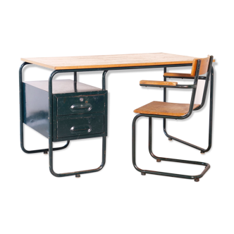 Bureau avec chaise en acier tubulaire de style bauhaus