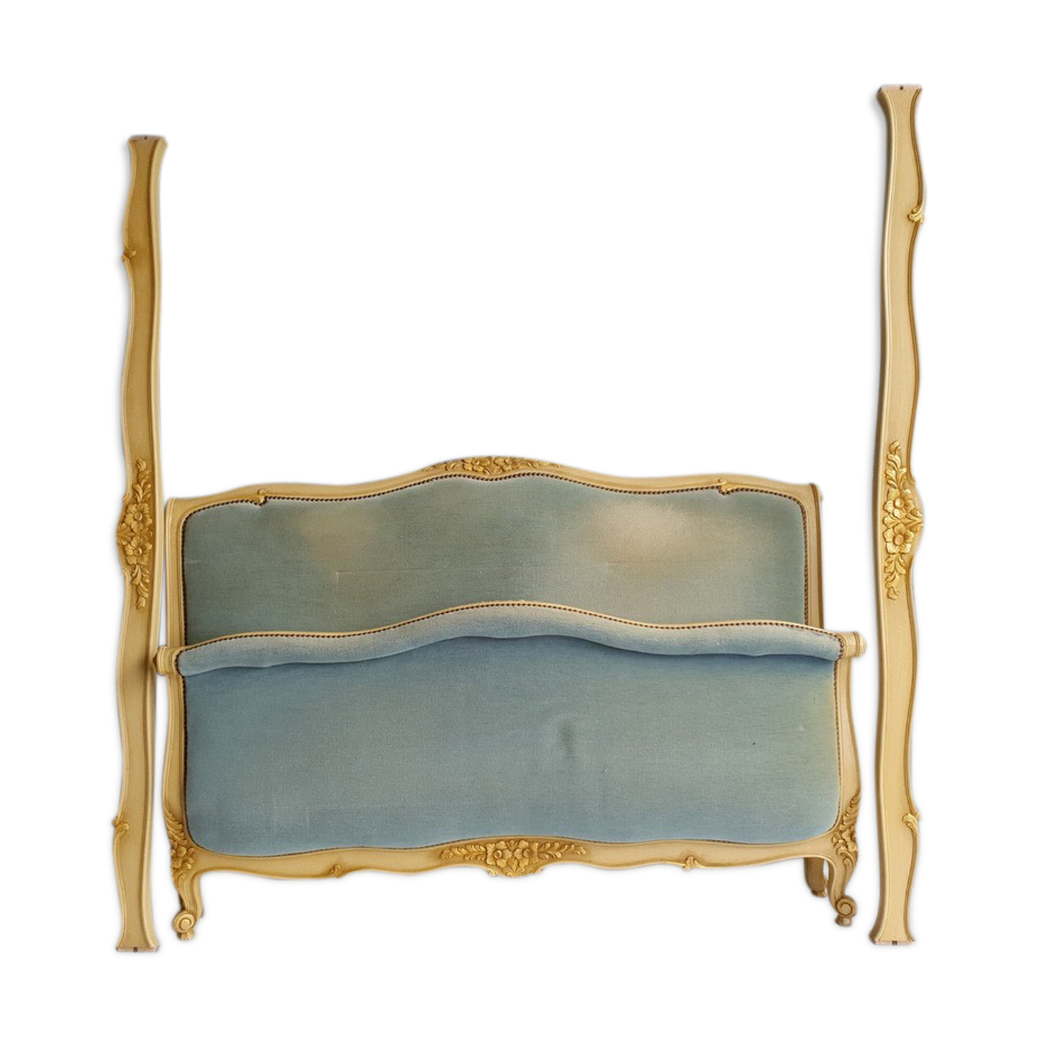 Lit corbeille bois ceruse blanc et dorure velours bleu clair
