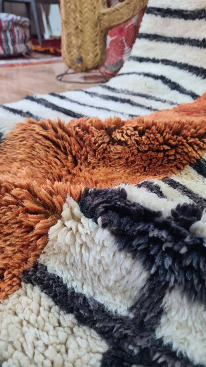 High quality Mrirt Moroccan rug with geometric design