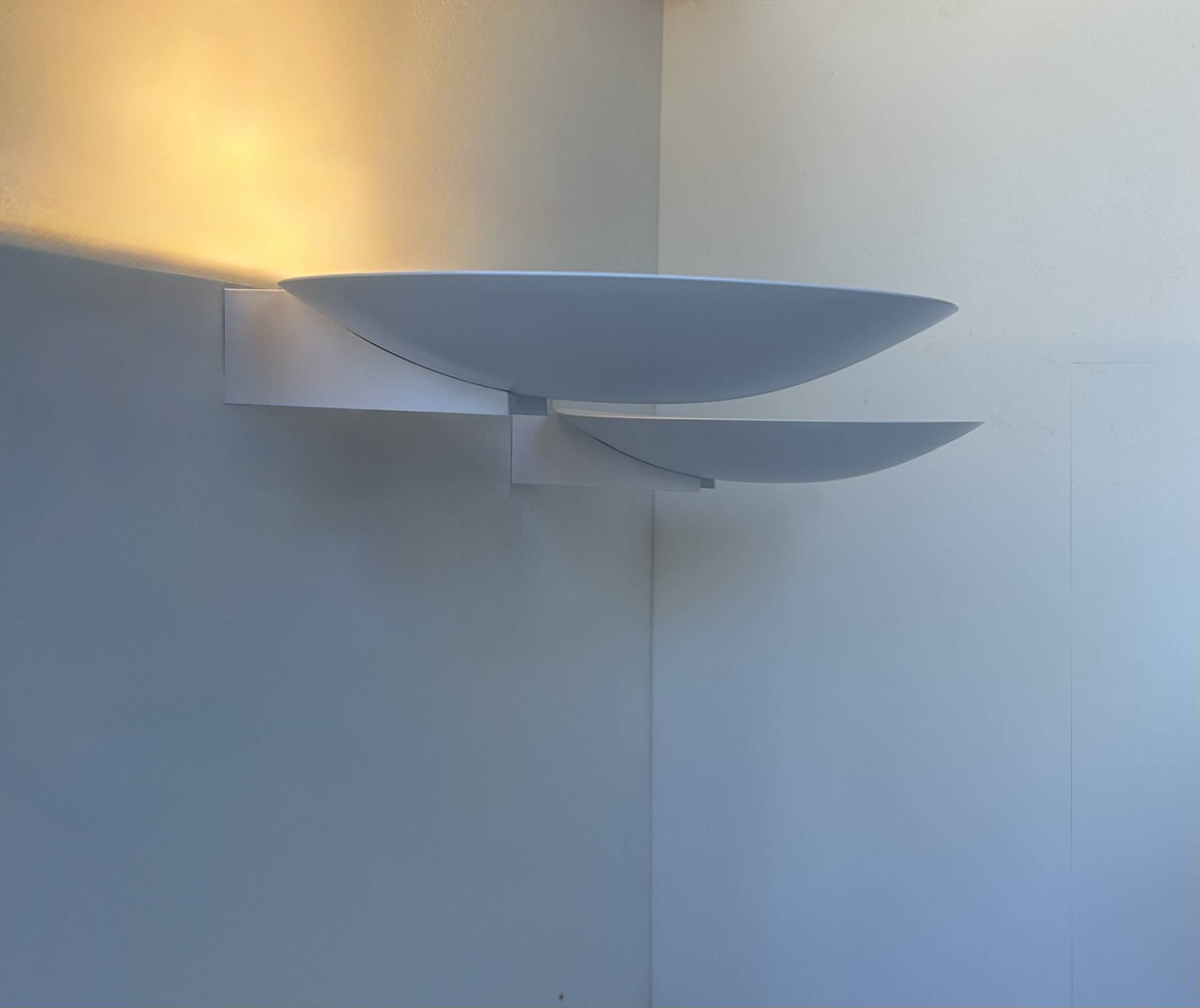 Paire d'appliques vintage moderniste Disderot métal laqué blanc France 1970