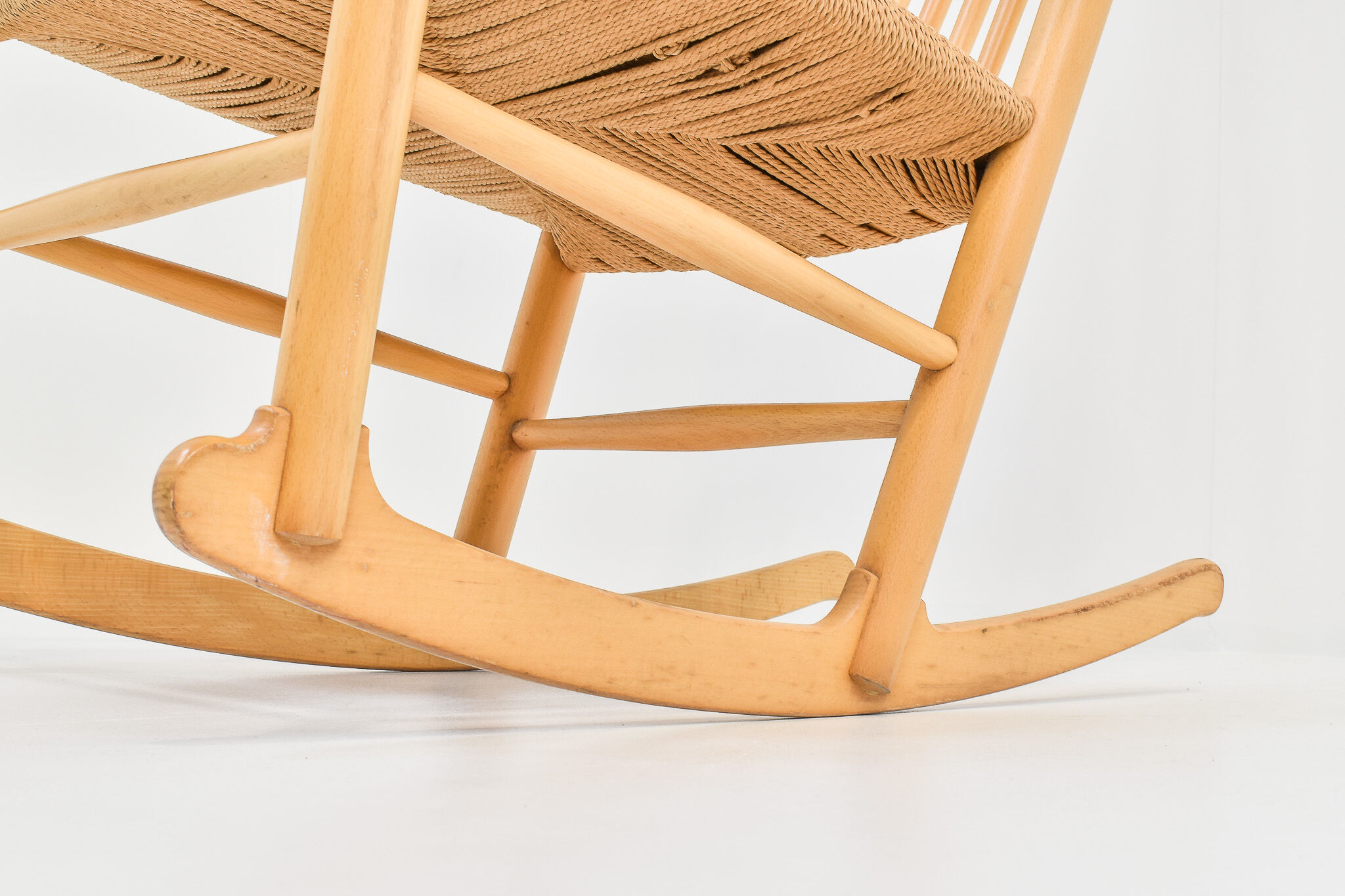 Rocking-chair J16 par Hans Wegner pour Fdb Møbler