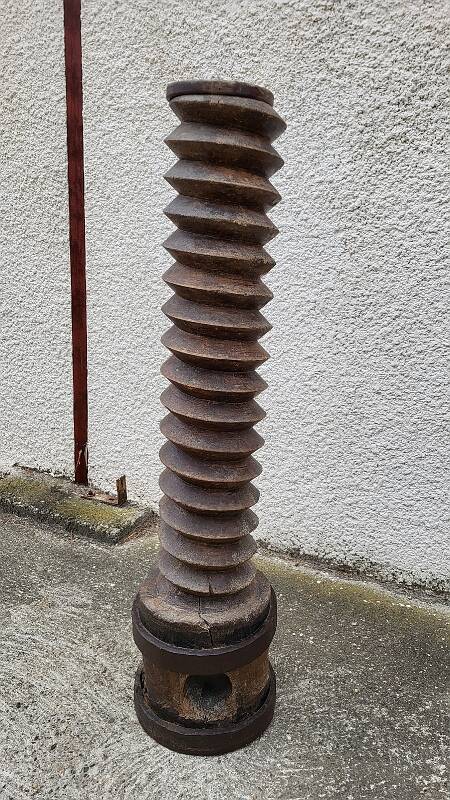 LARGE OLD WOODEN PRESS SCREW