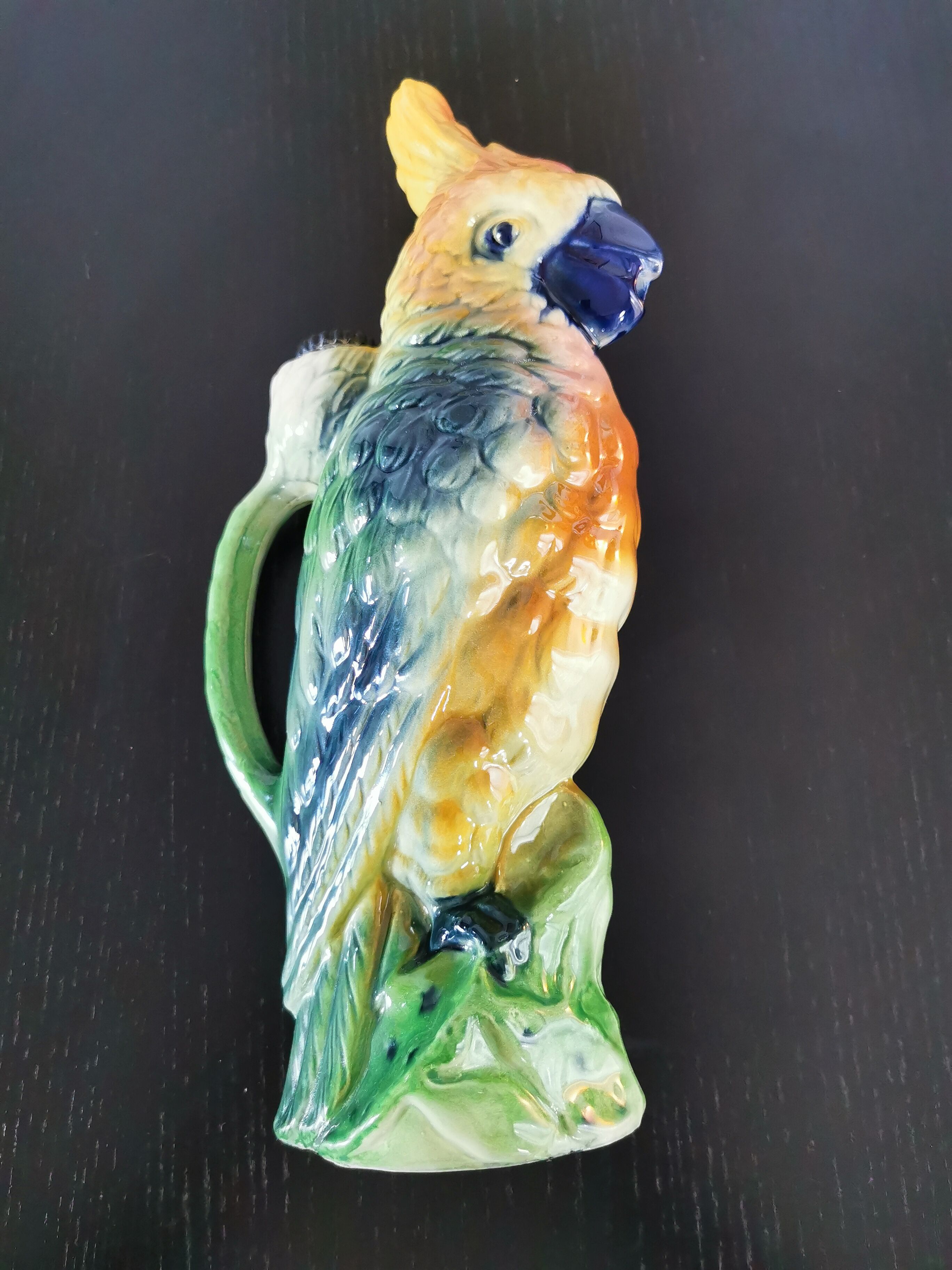 Pitcher in parrot slurry