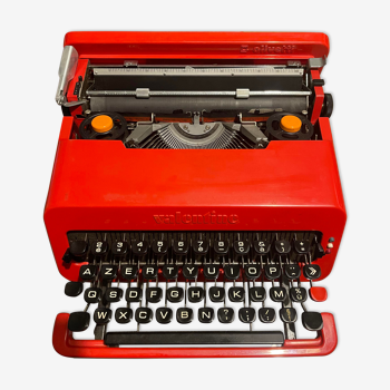 Typewriter valentine ettore sottsass 1969 olivetti made in barcelona