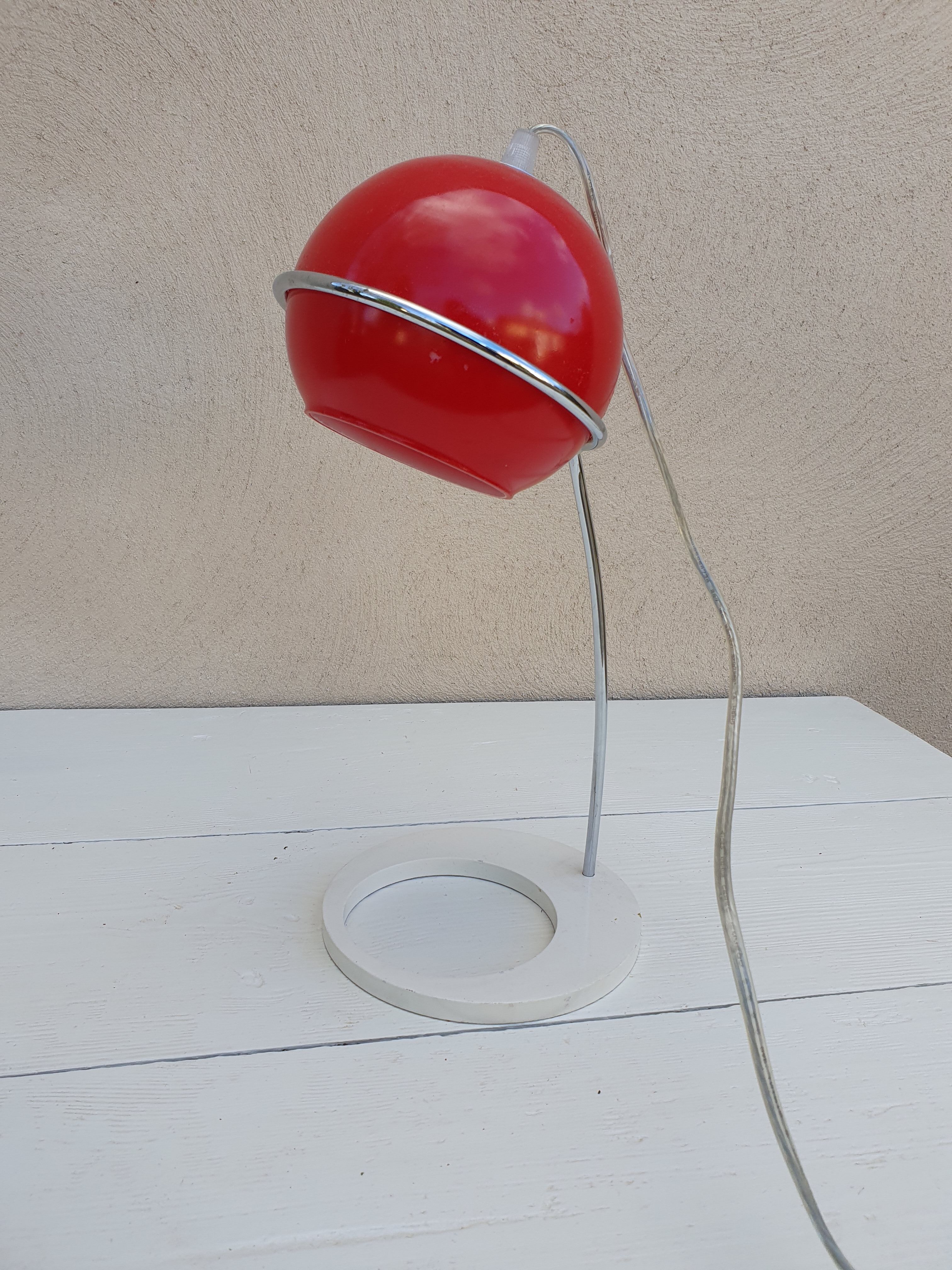 Desk lamp gnaws Eyeball Habitat