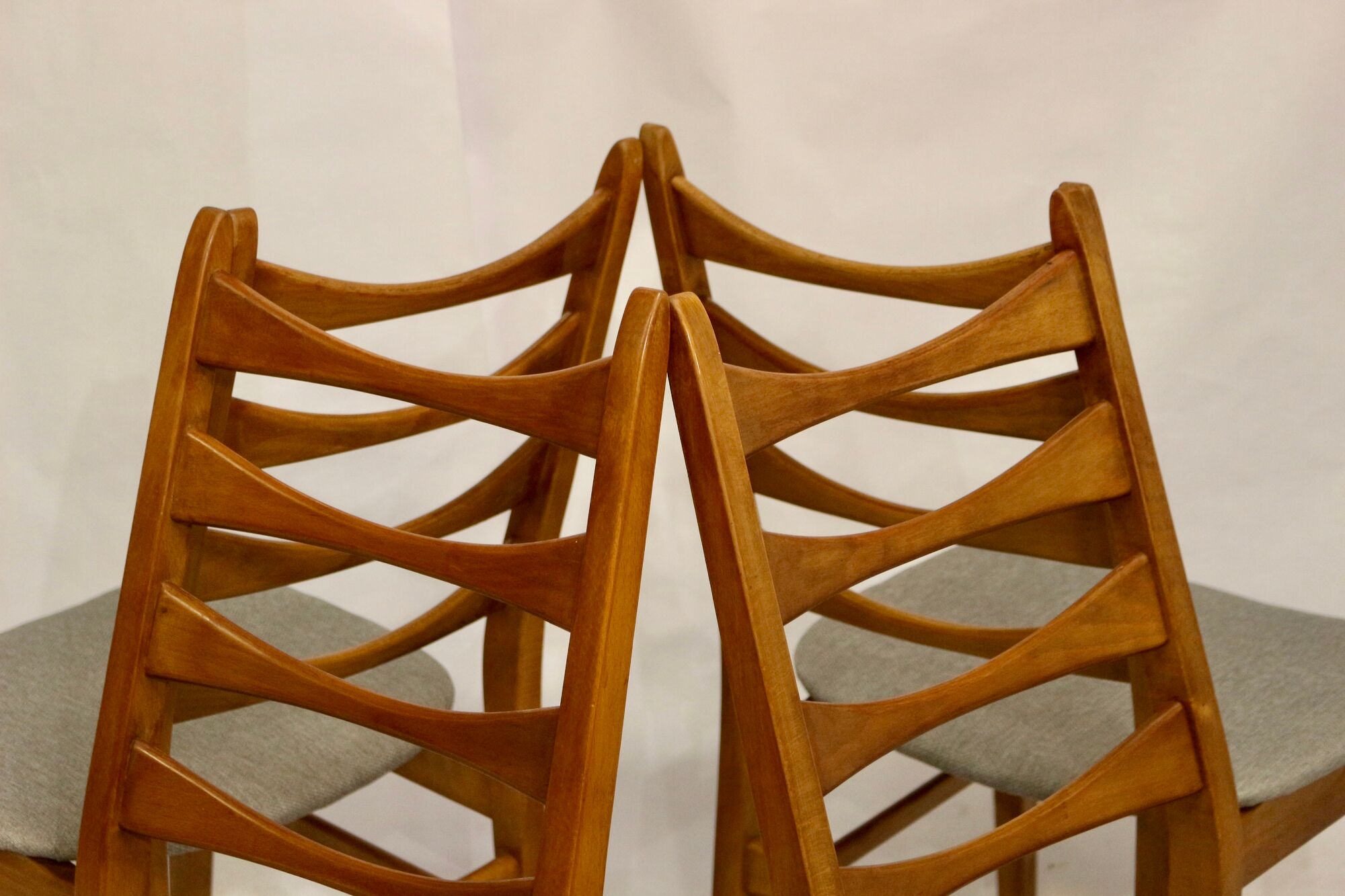 Set of 4 Scandinavian chairs year 50-60 restored anti-stain fabric gray cloud.