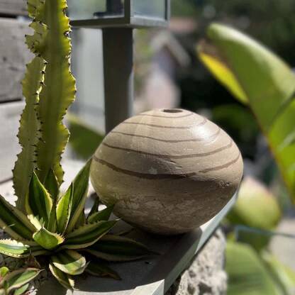 Pot artisanal Lava en ciment minéral