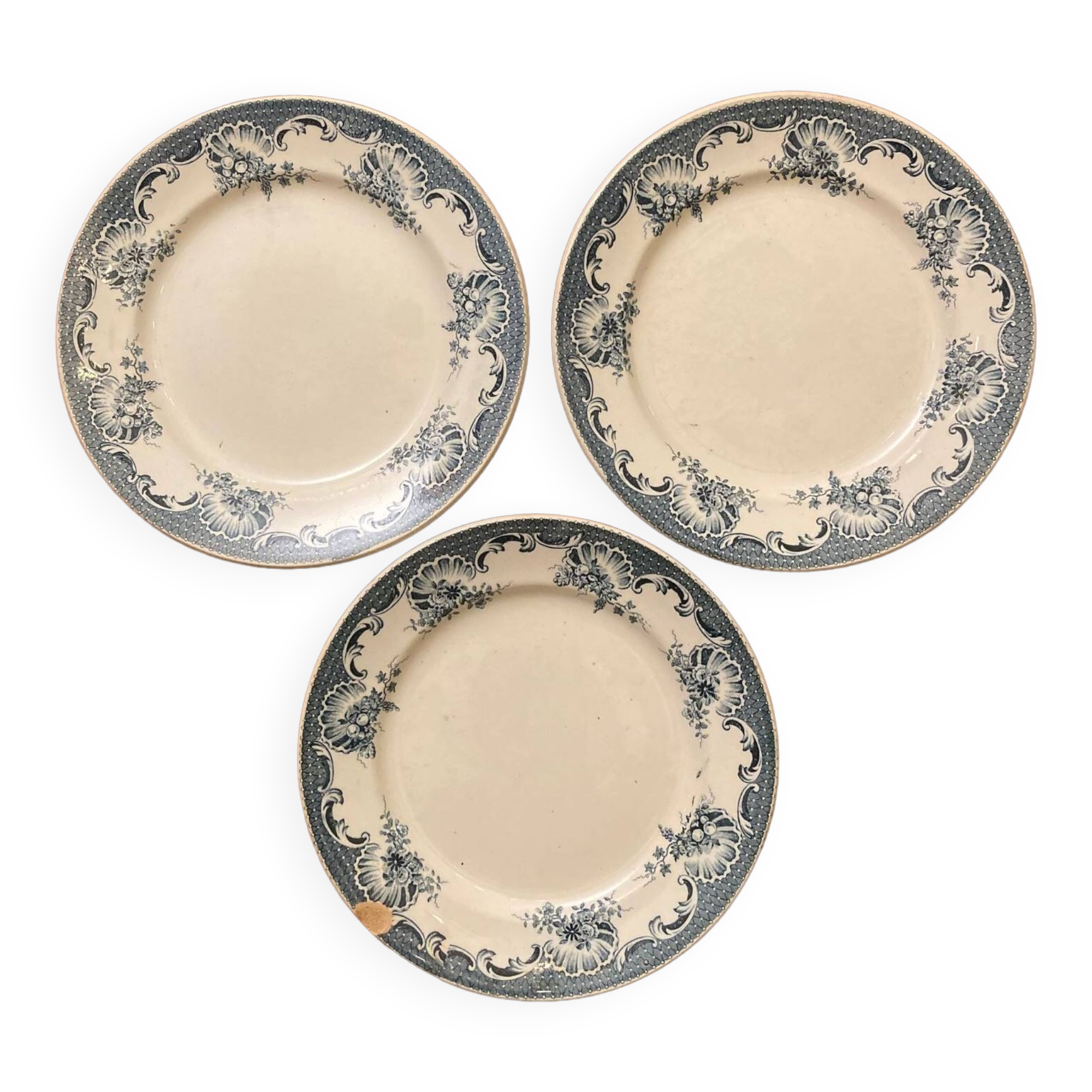 3 Flat plates, iron earth, old with blue decoration