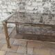 Table basse double plateau vintage en laiton et verre fumé – Années 70