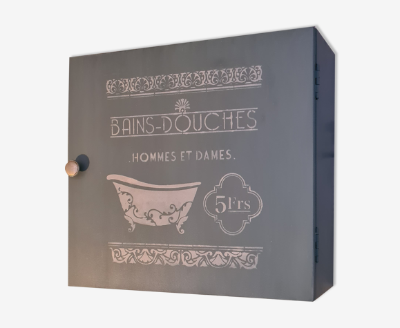 Armoire à pharmacie