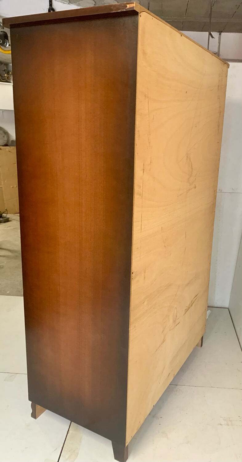 Armoire vintage pieds compas