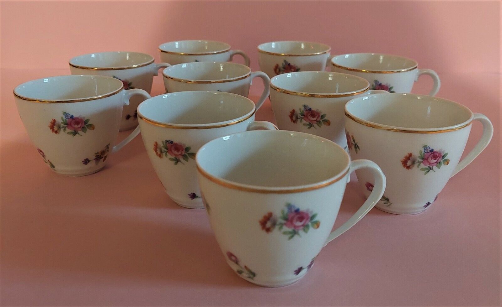 Tasses à café série de dix en porcelaine de Châtres sur Cher Limoges