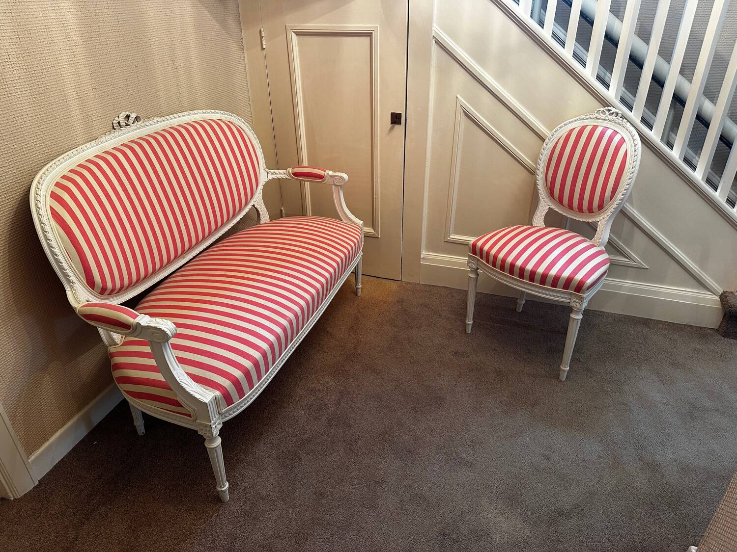 Ensemble canapé et chaise style Louis XVI