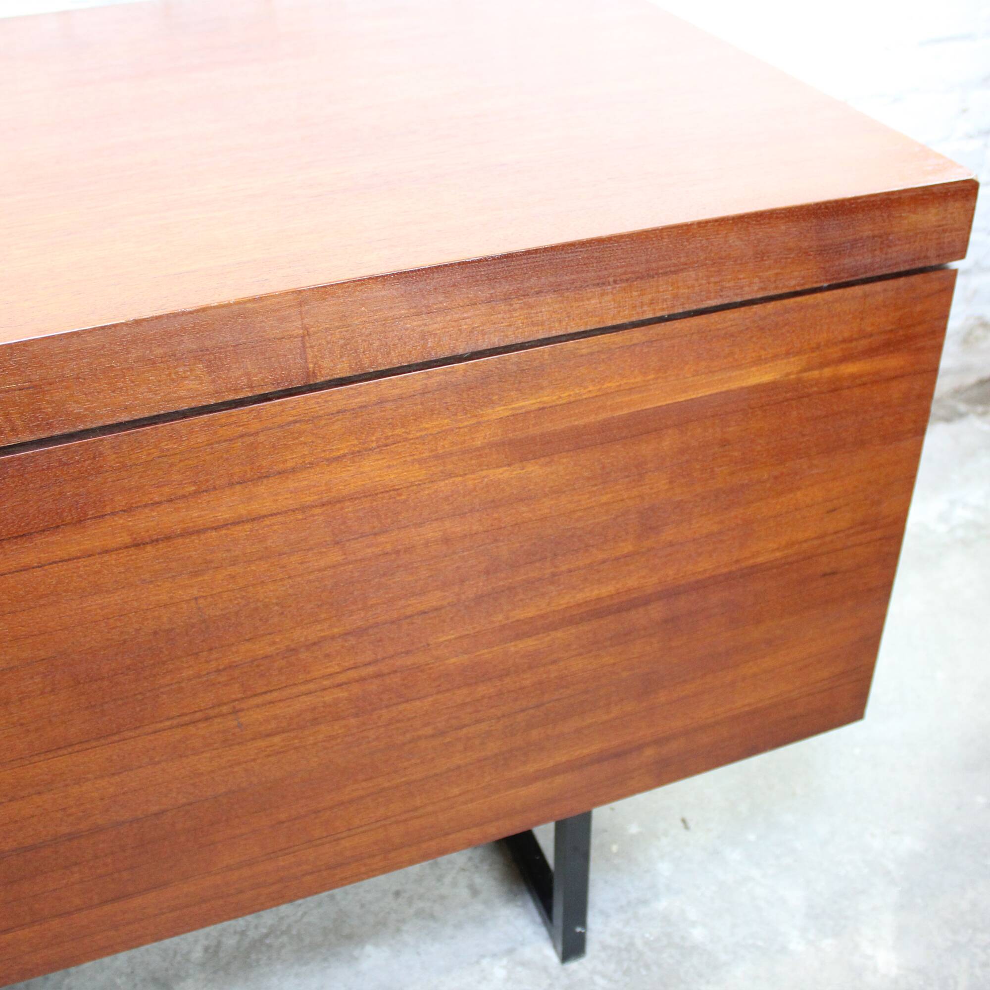 Bureau "Ministre" par Pierre Guariche pour Meurop 1961