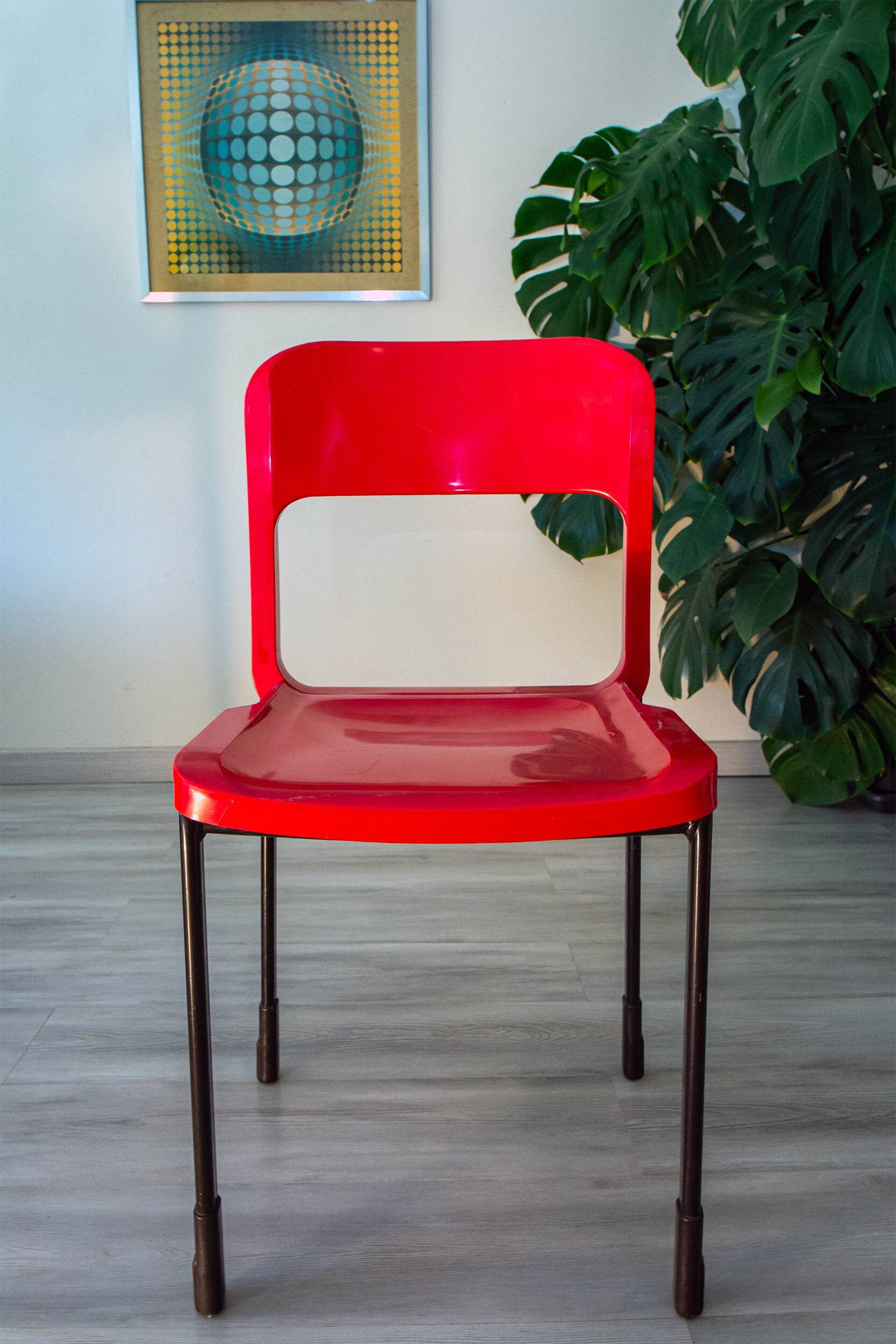 Série de 8 chaises design Pop année 1970-80
