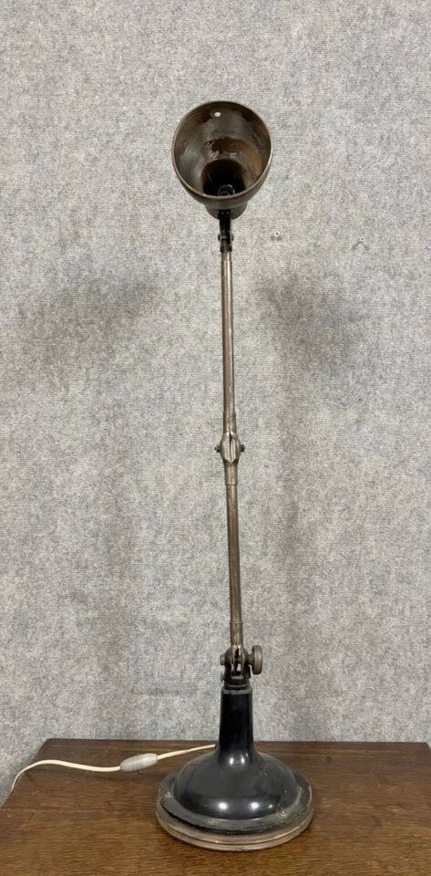 20th Century Industrial Design: Very Large Articulated Arm Lamp