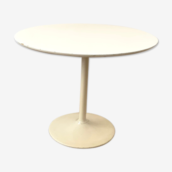 Side table with tulip foot
