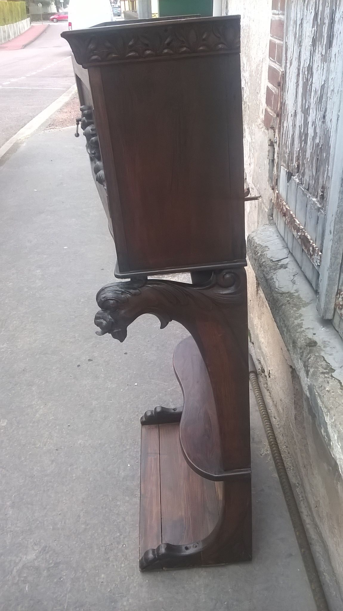 Meuble étagère sculpté