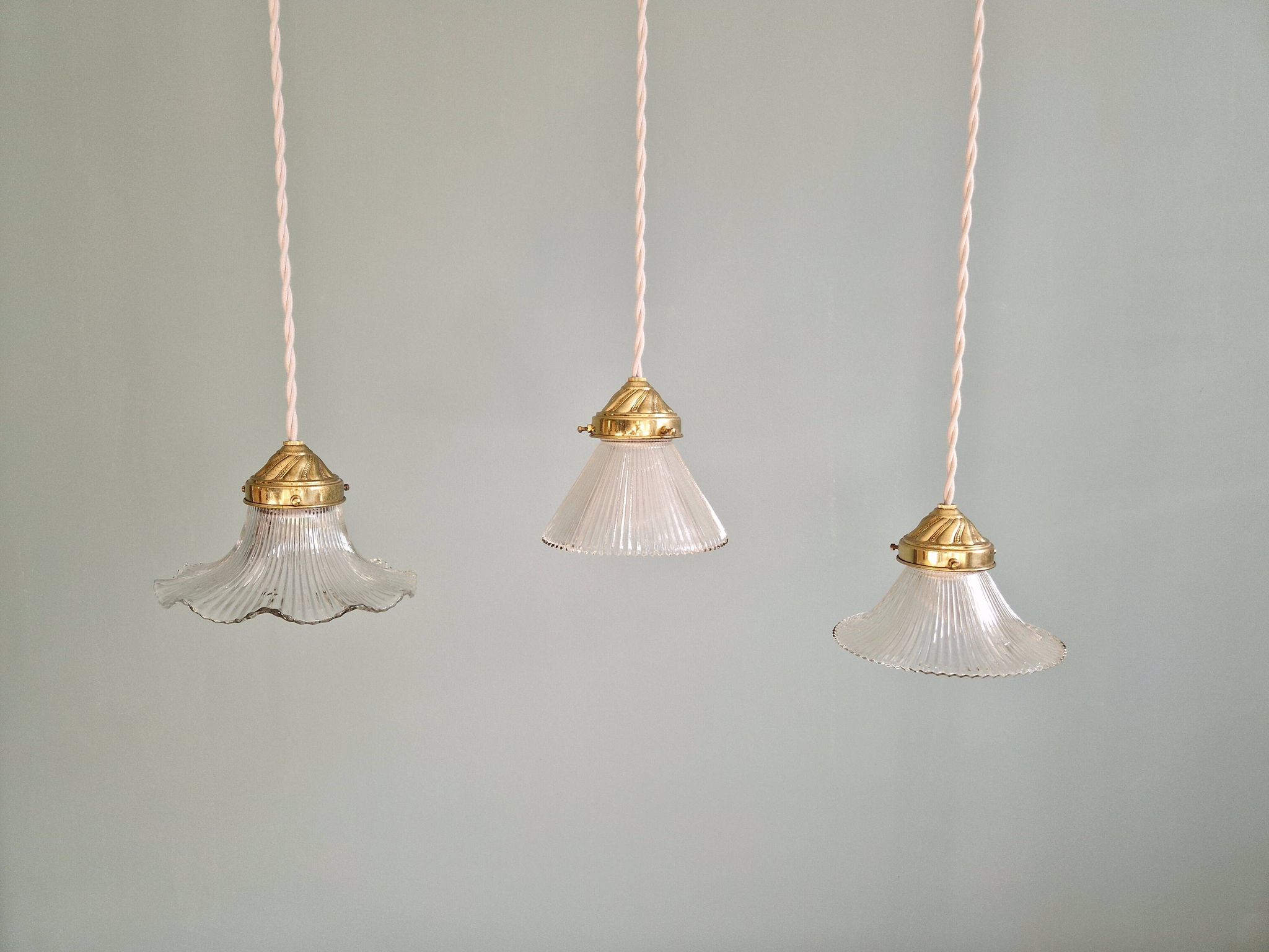Trio of Art Deco grooved glass pendant lights, 1920s-30s