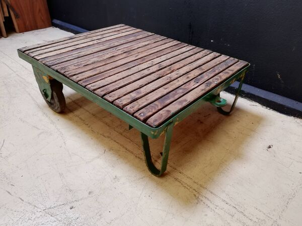 Table basse, chariot industriel