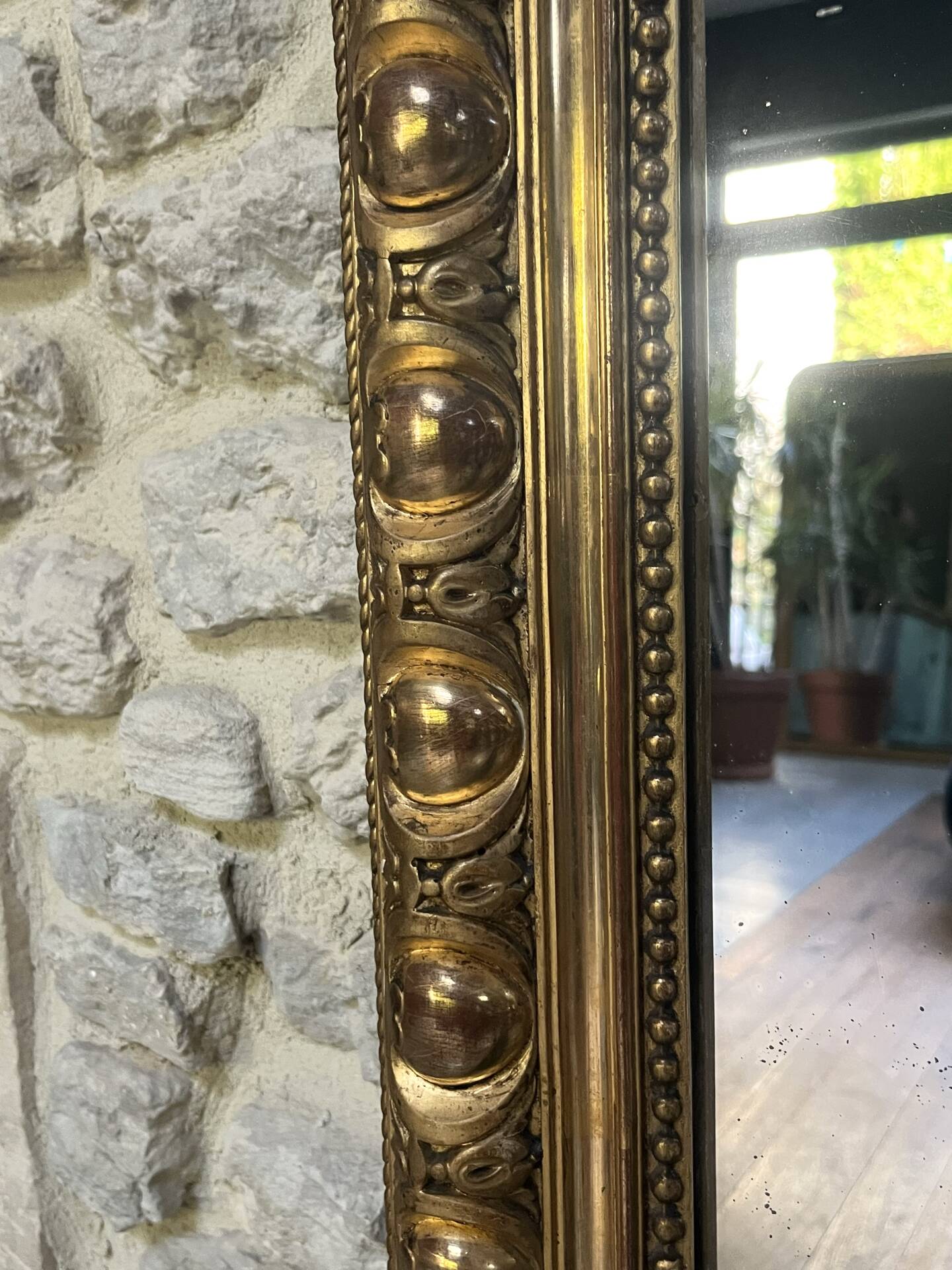Miroir de cheminée Napoléon III 150,5/120cm, doré à la feuille d’or