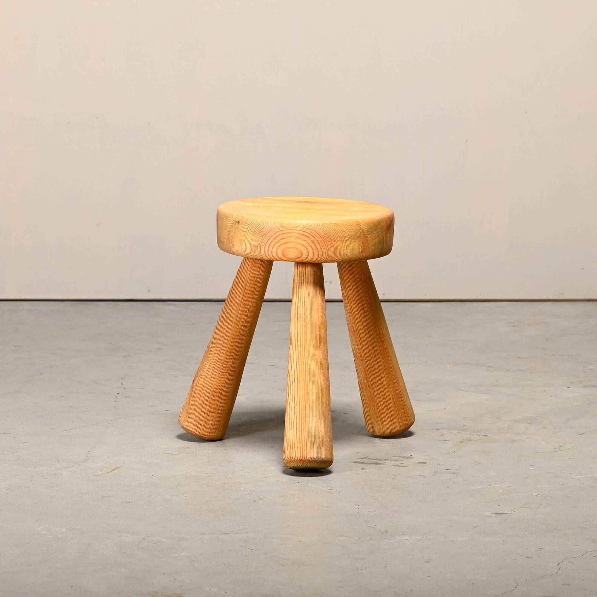 Ingvar Hildingsson Scandinavian solid Pine tripod Stool, Sweden 1970s