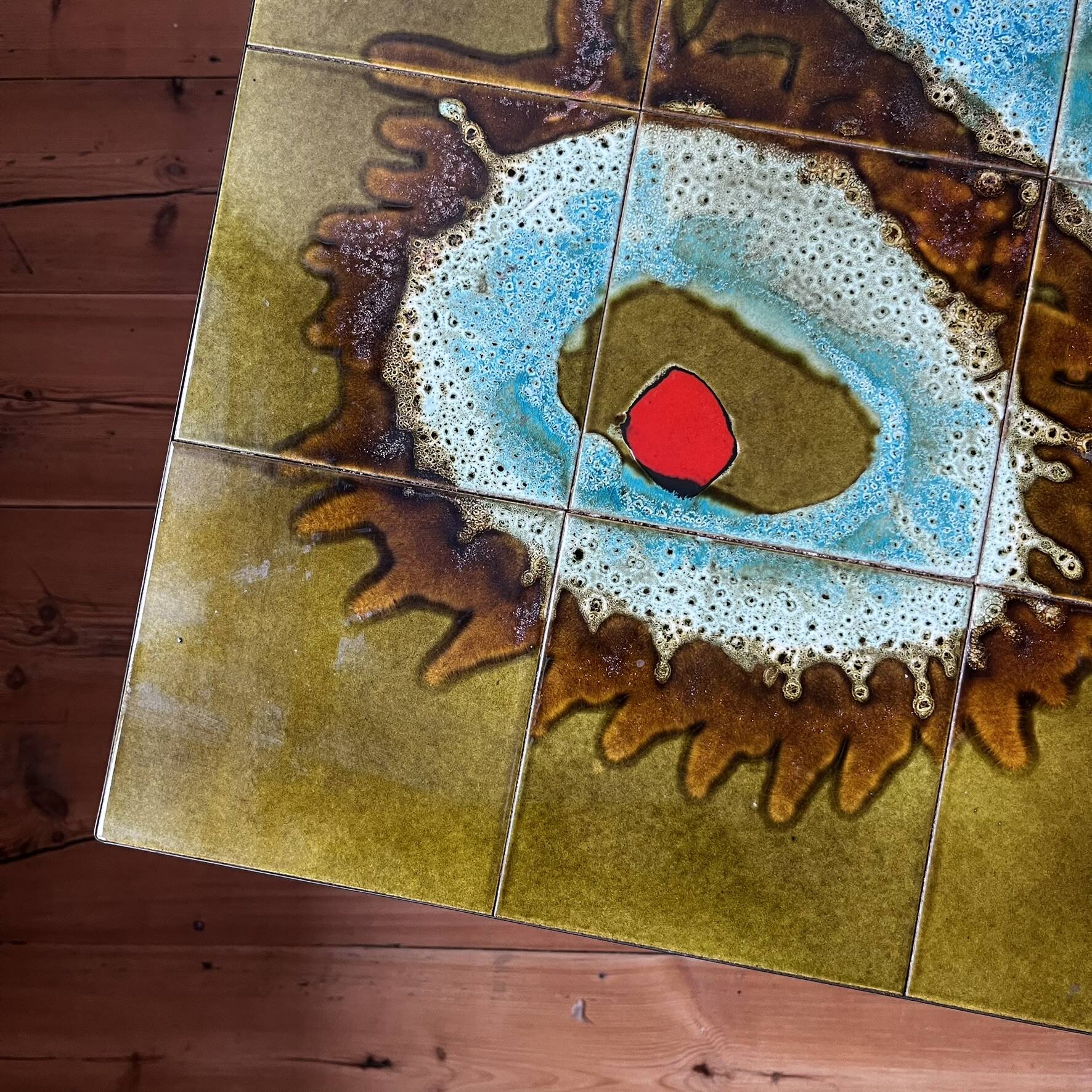 Vintage ceramic coffee table (atomic pattern) with a chrome base.