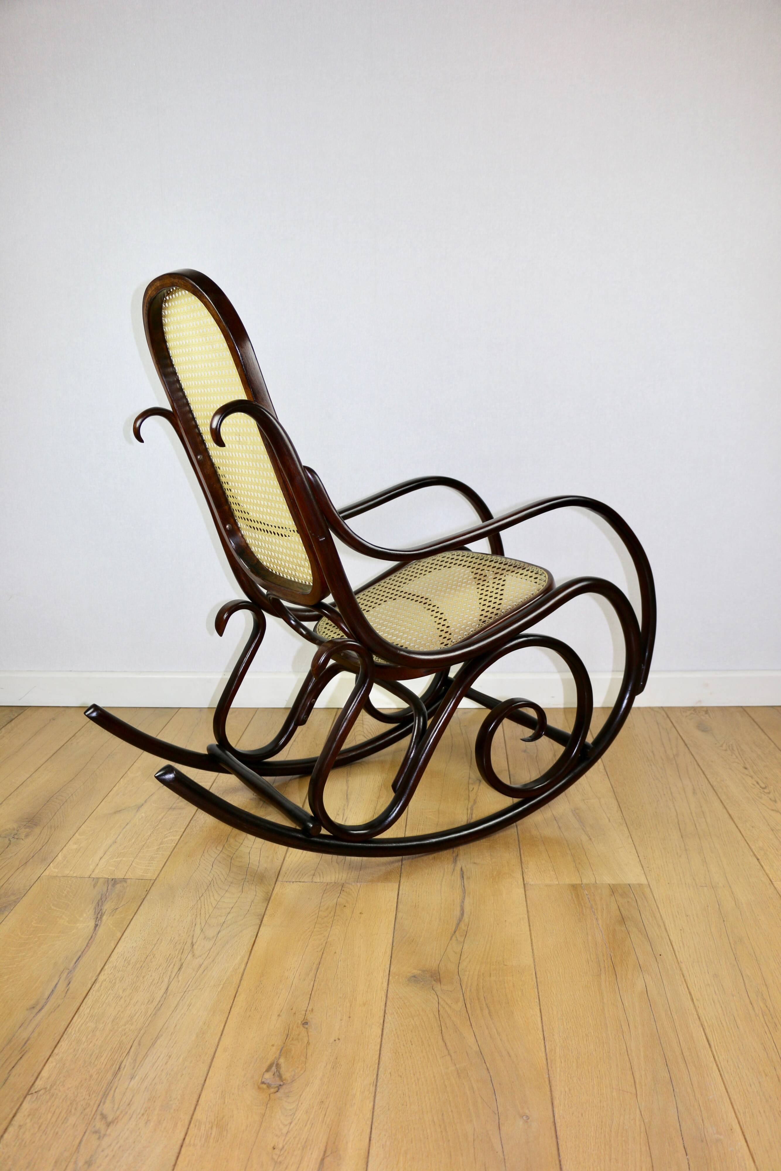 Rocking chair on runners, original brown, 1970s - very good condition