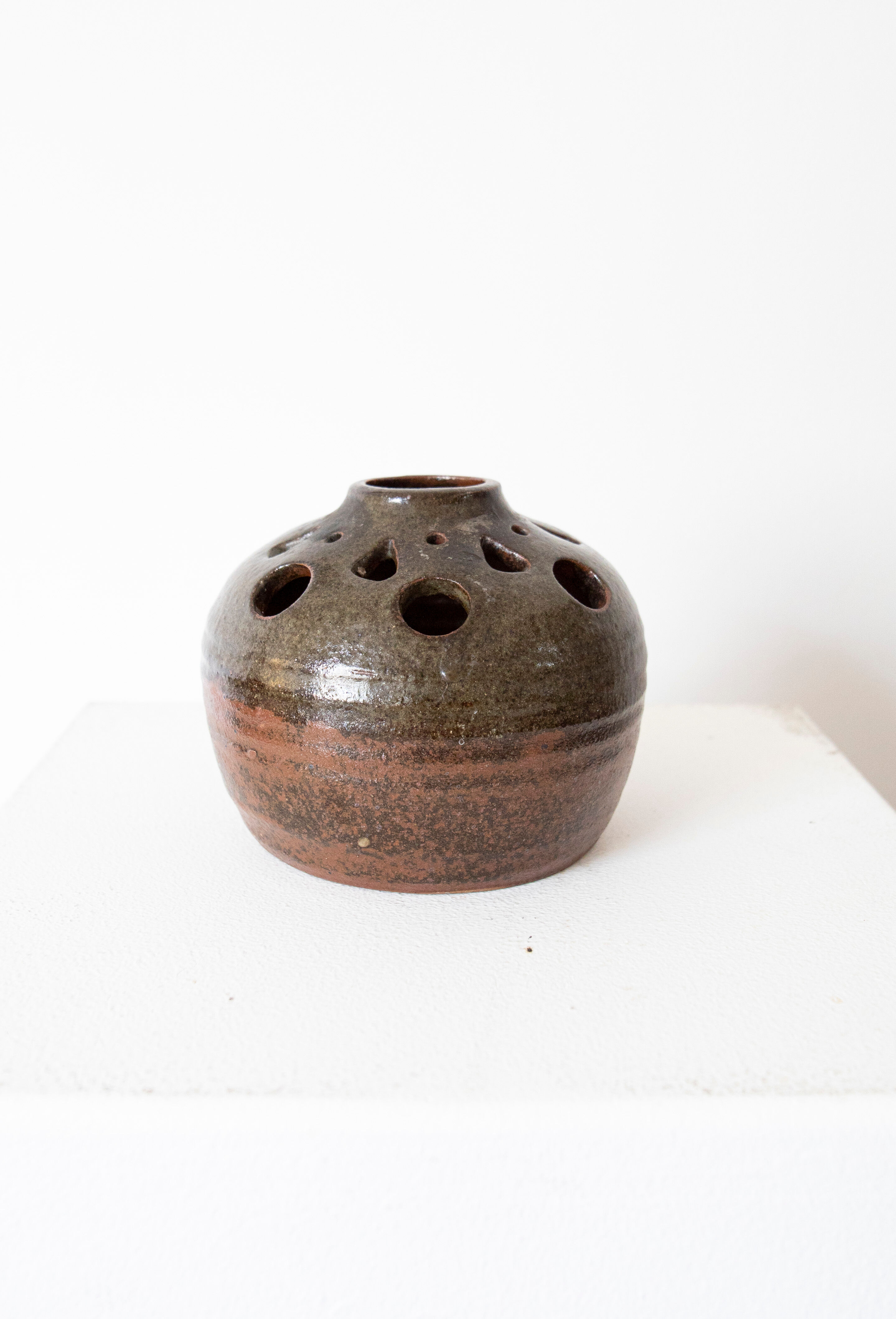 Fontgombault sandstone pic vase, 70s