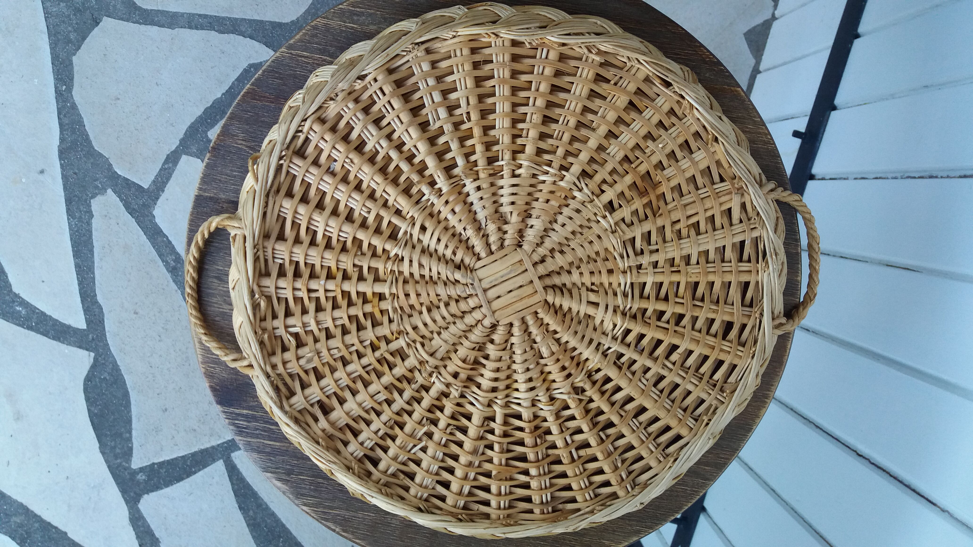 Wicker tray