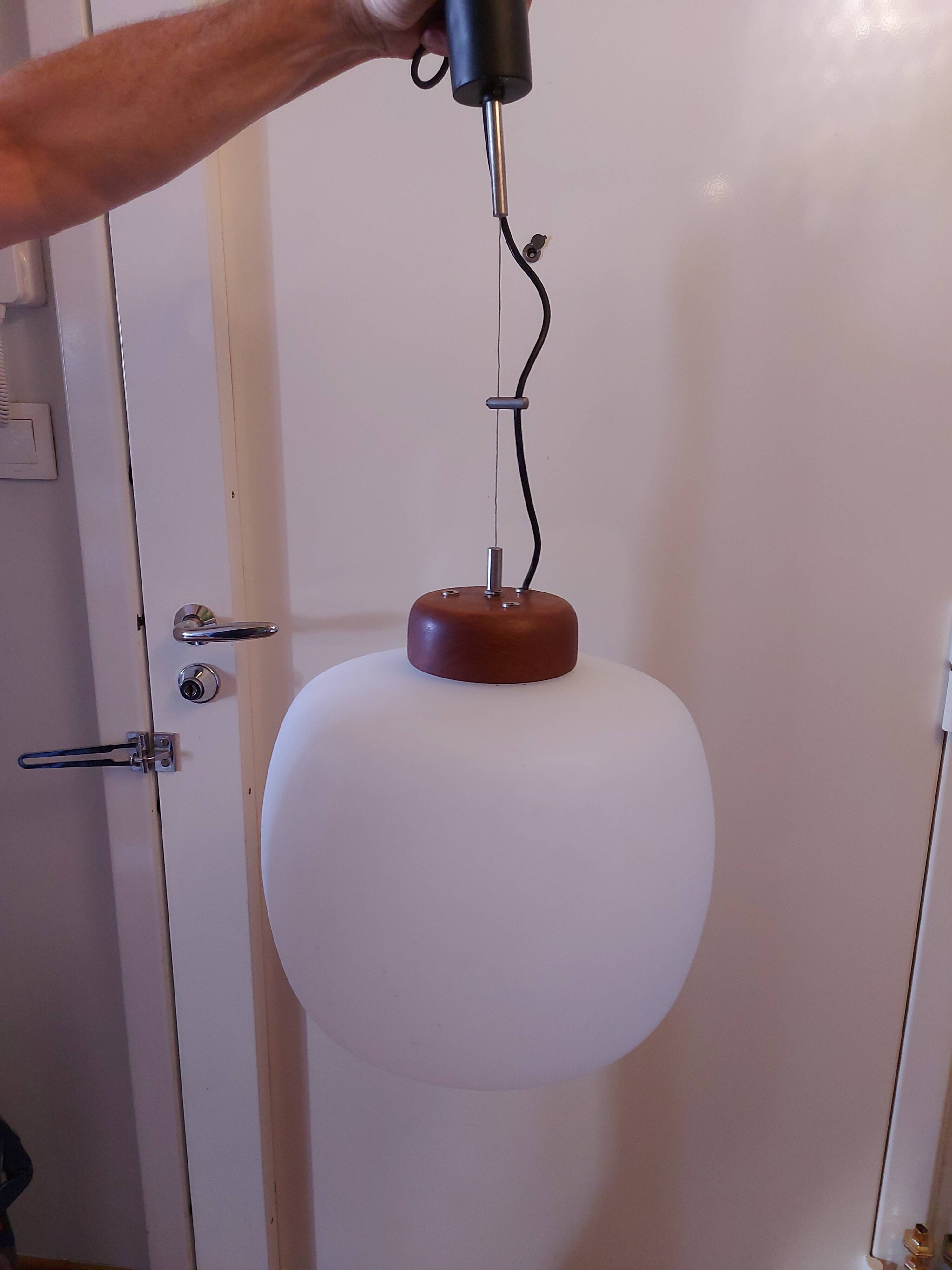 50's, 60'S design pendant lamp in opaline and teak by Goffredo Reggiani.