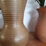 High pitcher in sandstone