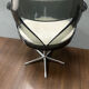Ancien fauteuil de coiffure et son repose pieds