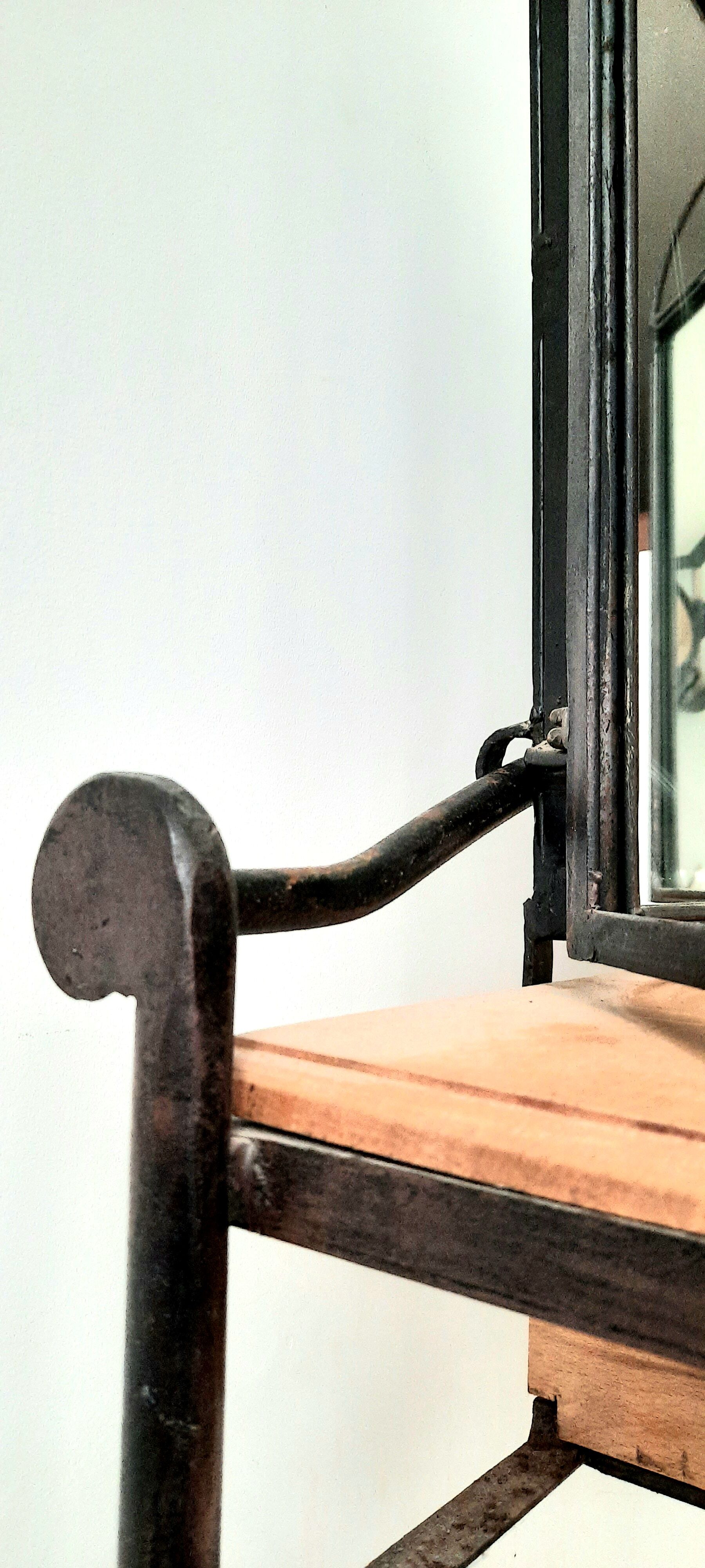 Brutalist hairdresser in wood and wrought iron