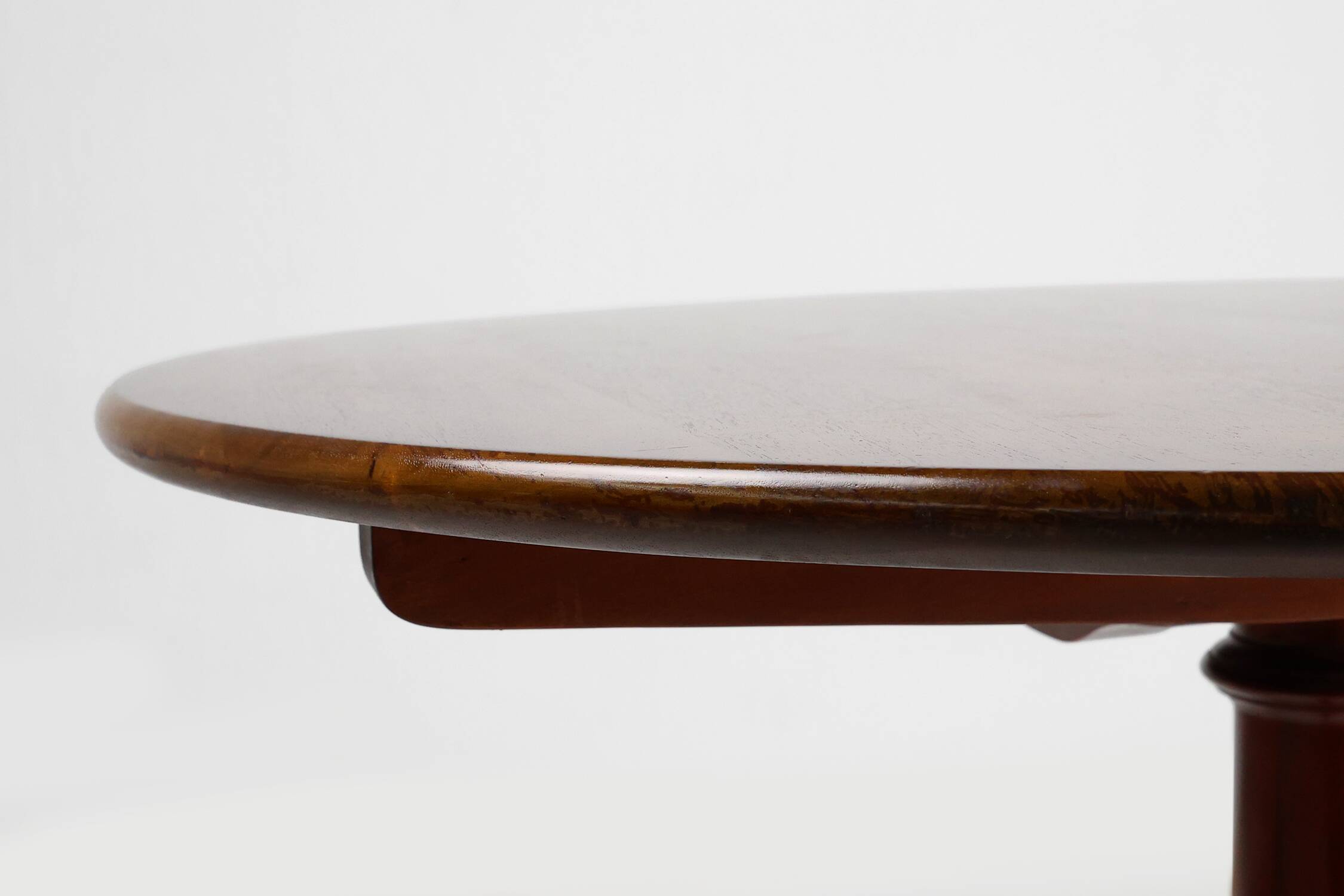 20th Century English round tilt top table in cherry wood, UK