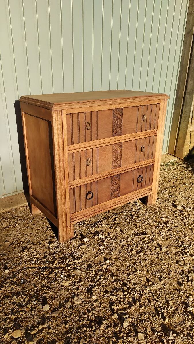 Antique chest of drawers