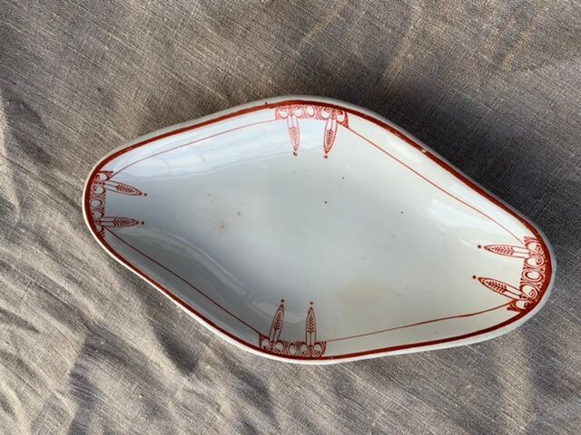 Serving dish in white porcelain art deco mill wolves orchies