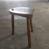 Tabouret en bois tripode