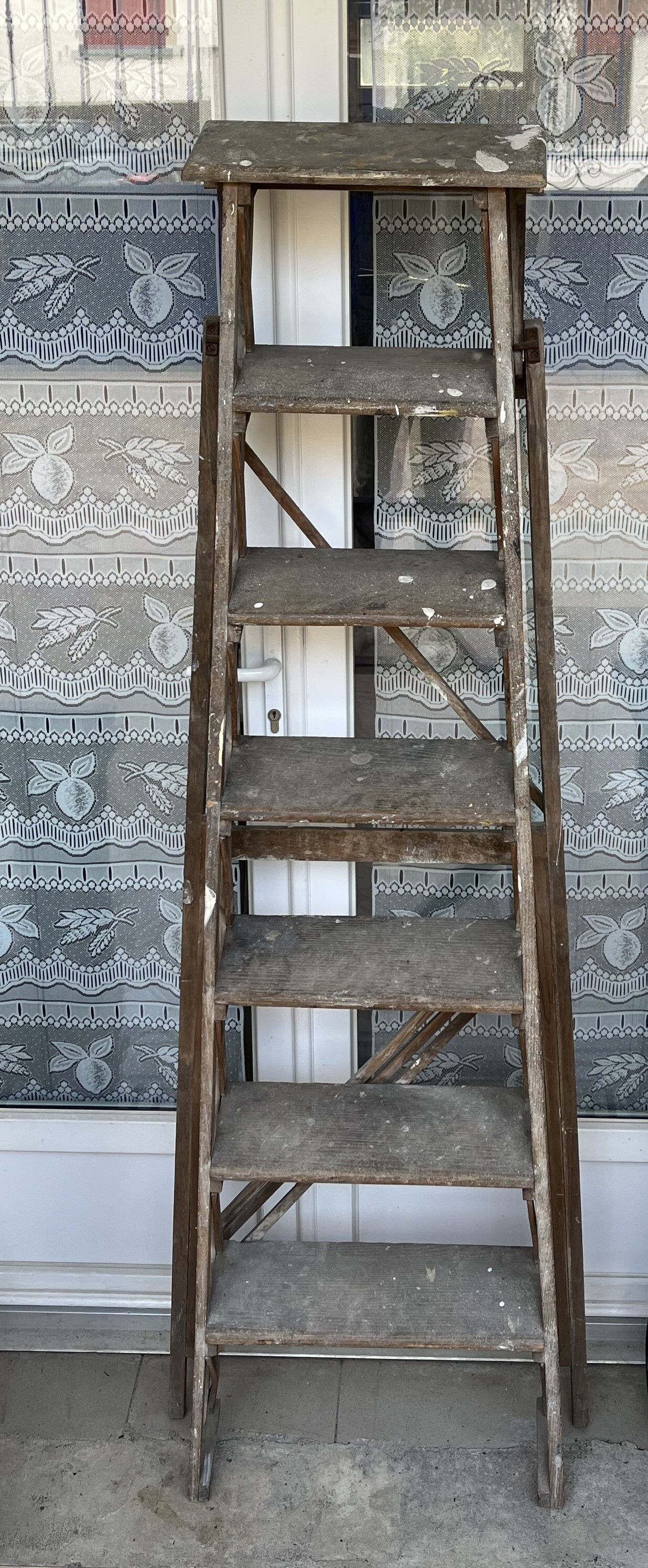 Wooden painter's stepladder